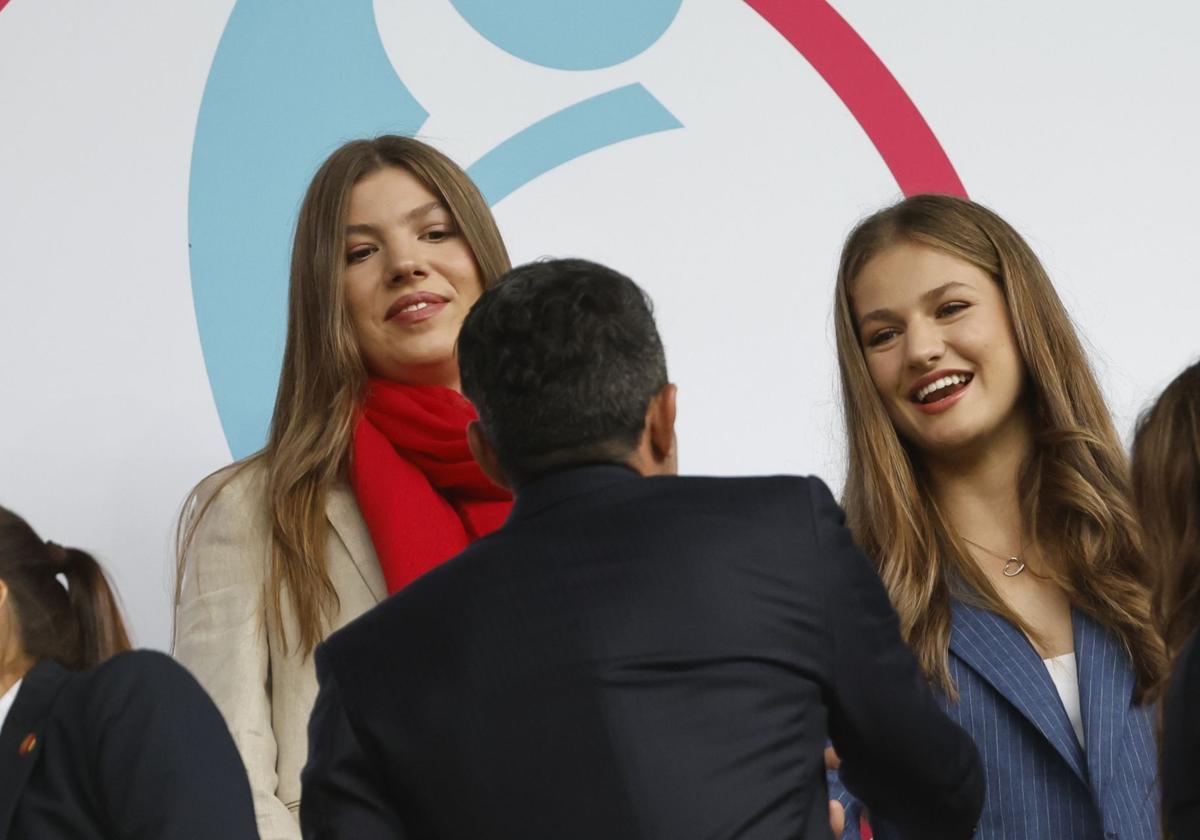 La princesa Leonor y la infanta Sofía apoyan a la selección femenina en Suiza