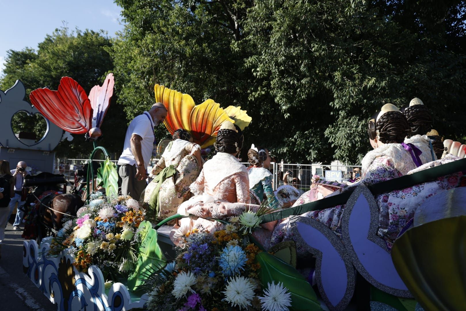 Fotos | La Batalla de Flores pone el broche de oro a la Feria de Julio de Valencia