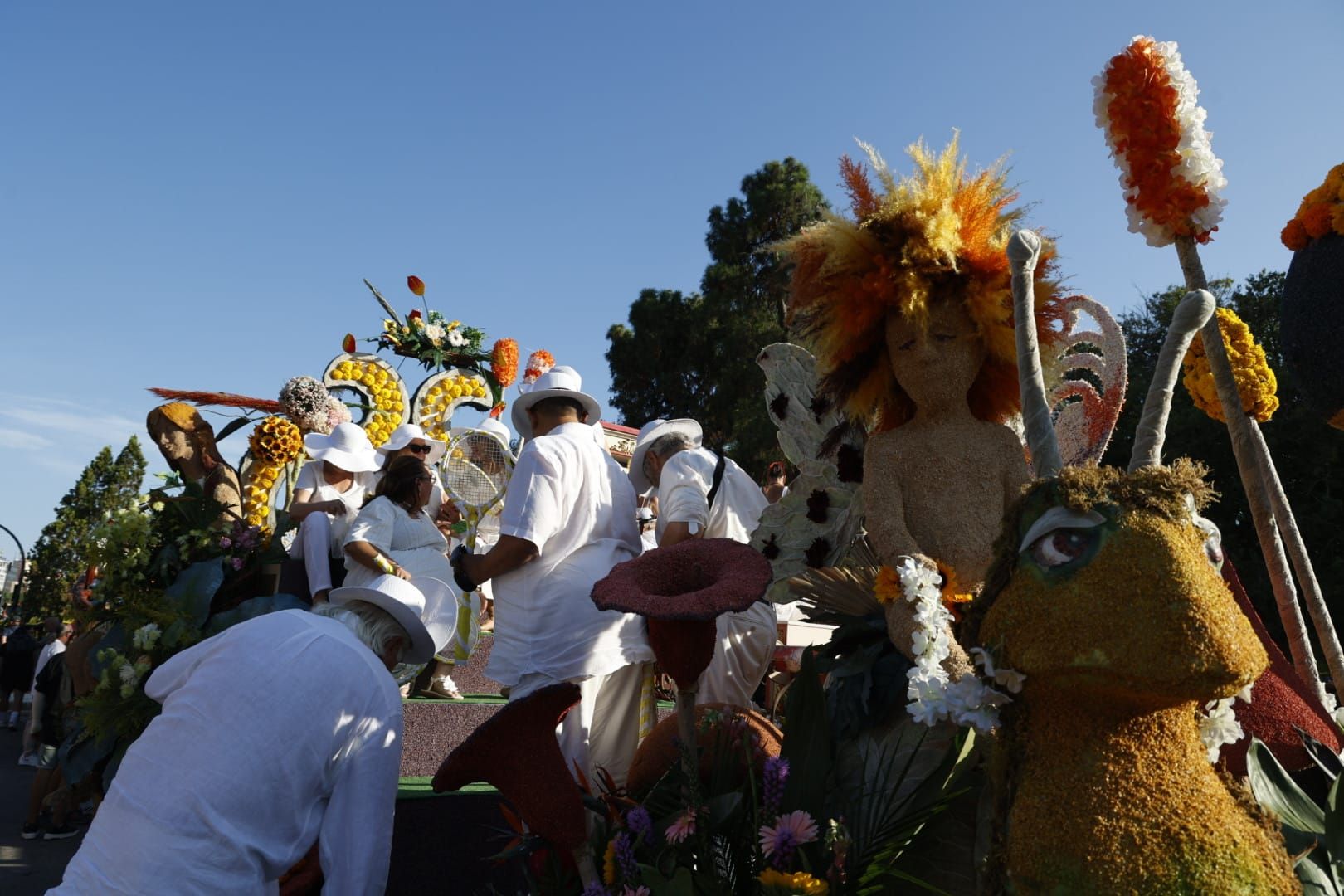 Fotos | La Batalla de Flores pone el broche de oro a la Feria de Julio de Valencia