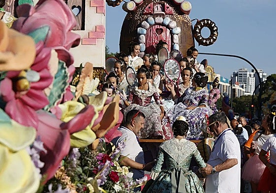Una de las carrozas de la Batalla de Flores.