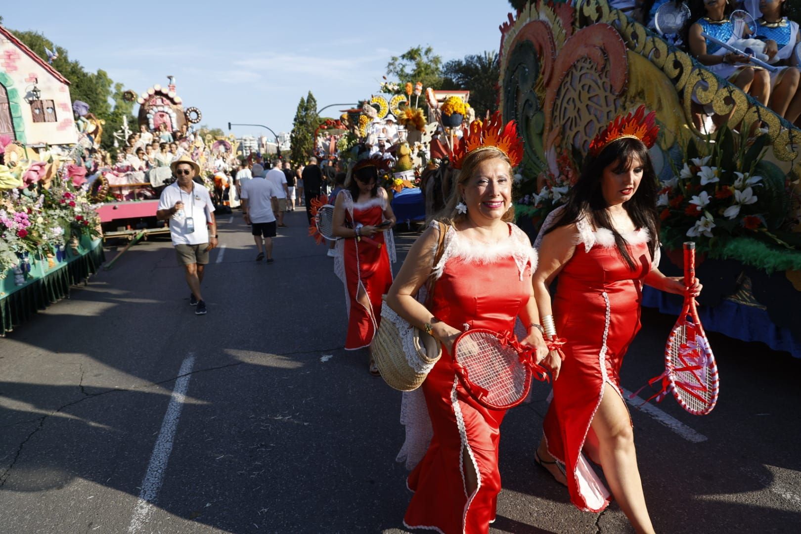 Fotos | La Batalla de Flores pone el broche de oro a la Feria de Julio de Valencia