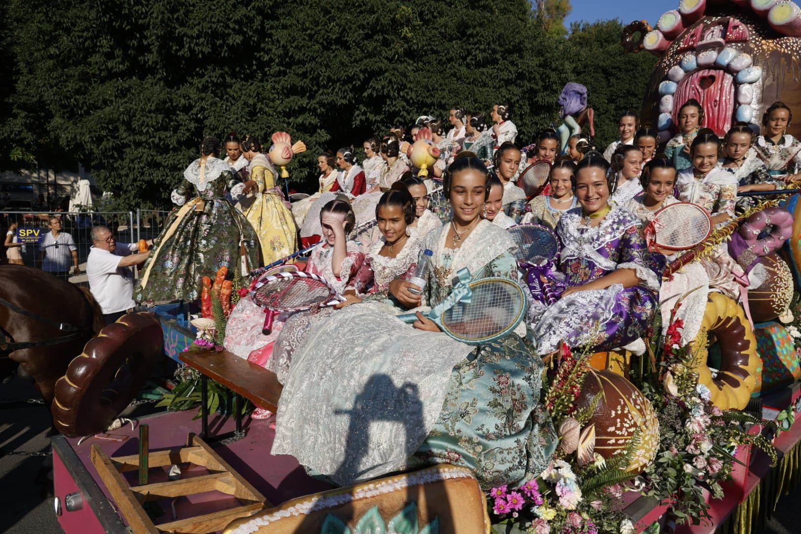 Fotos | La Batalla de Flores pone el broche de oro a la Feria de Julio de Valencia