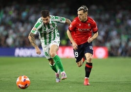 Bryan Zaragoza, con Osasuna, en un partido ante el Betis.