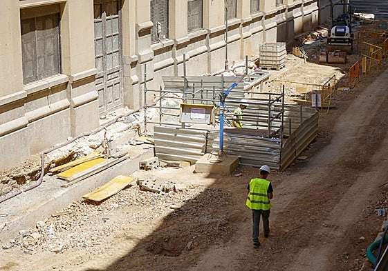 Obras de la Estación del Norte vistas desde el número 9 de la calle Alicante.