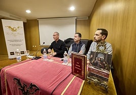 Lo Rat Penat durante la presentación de unos evangelios en valenciano.
