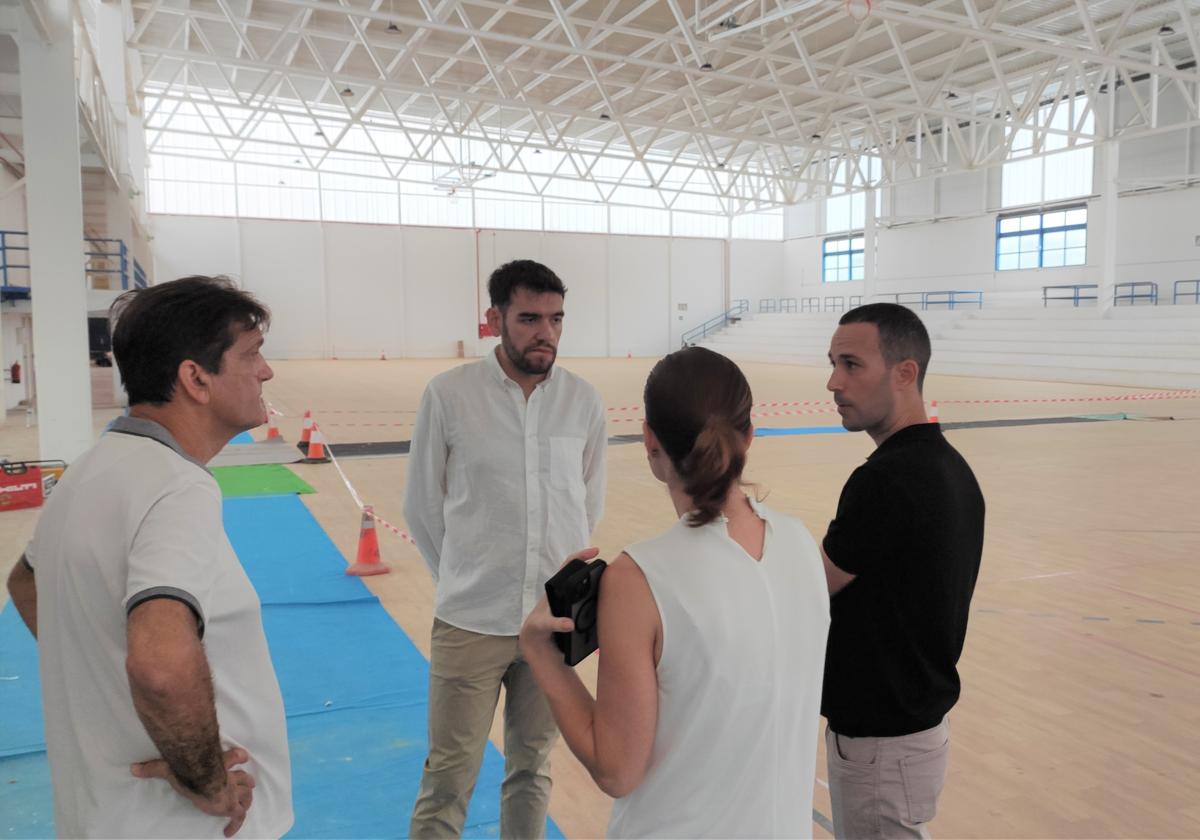 Visita al pabellón polideportivo.