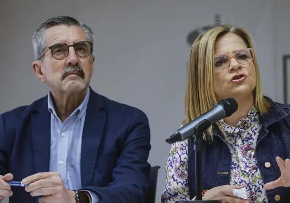 La delegada del Gobierno en la Comunitat Valenciana, Pilar Bernabé, acompañada por el comisionado del Gobierno para la reconstrucción, José María Ángel.