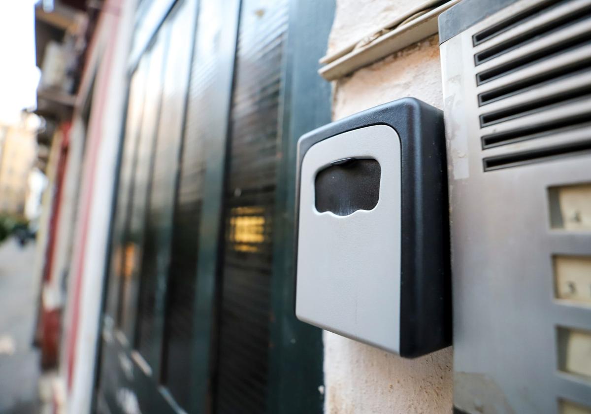 Llavero en un apartamento turístico en Valencia.
