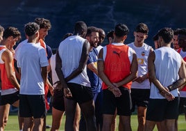 Corberán dando instrucciones durante un entrenamiento.