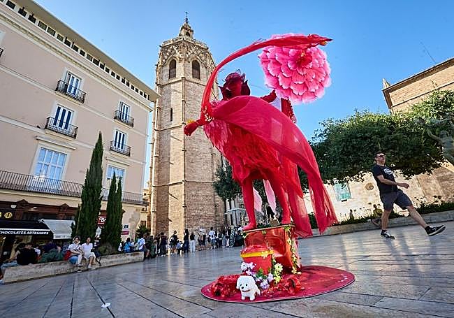 Polo, la estatua humana de la Plaza de la Reina