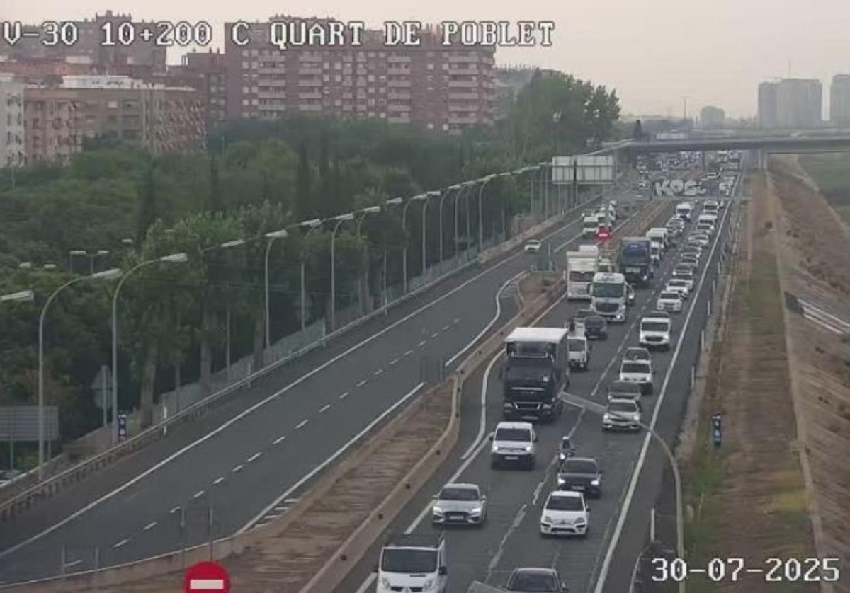 Atascos en la V-30 este miércoles, 30 de julio.