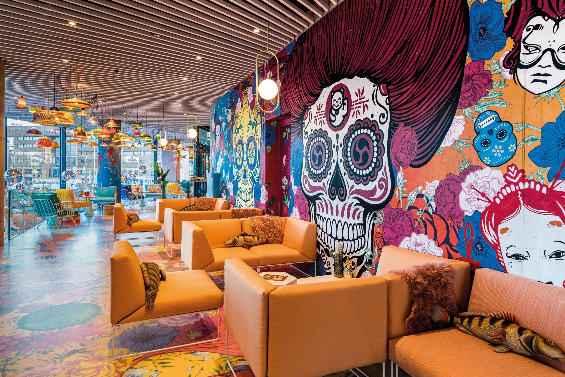 La vuelta al mundo sentados en muebles valencianos