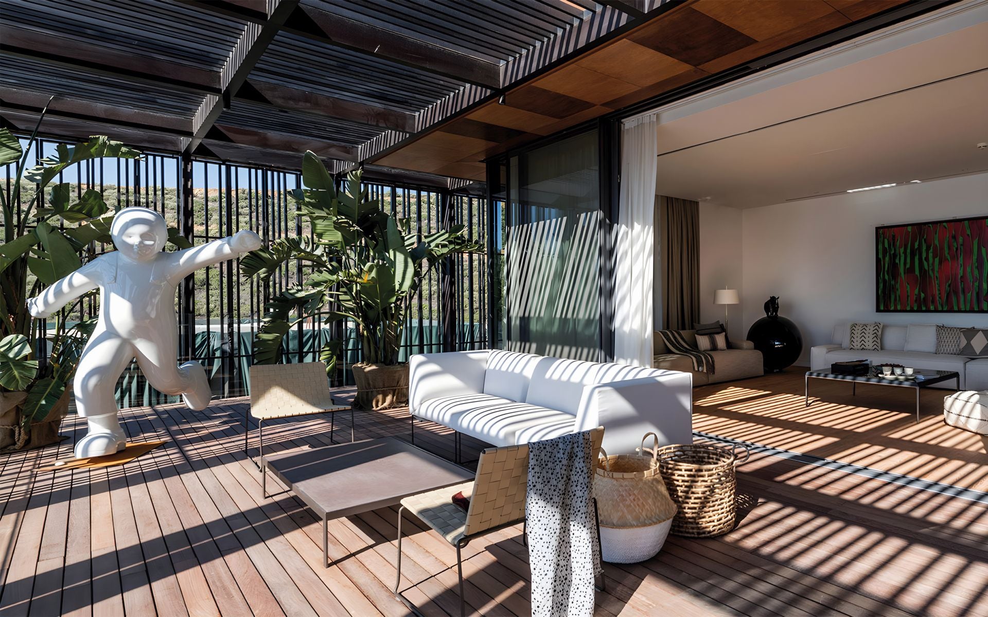 La vuelta al mundo sentados en muebles valencianos