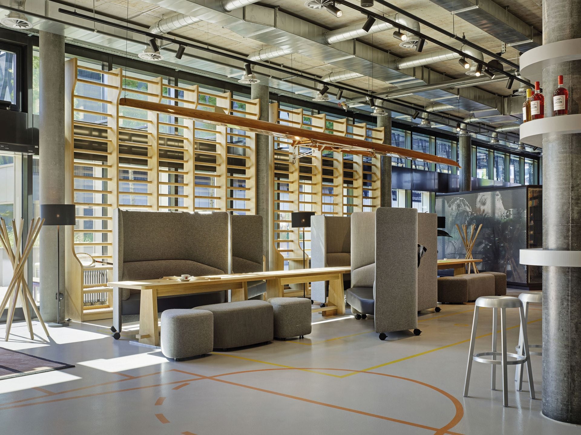 La vuelta al mundo sentados en muebles valencianos