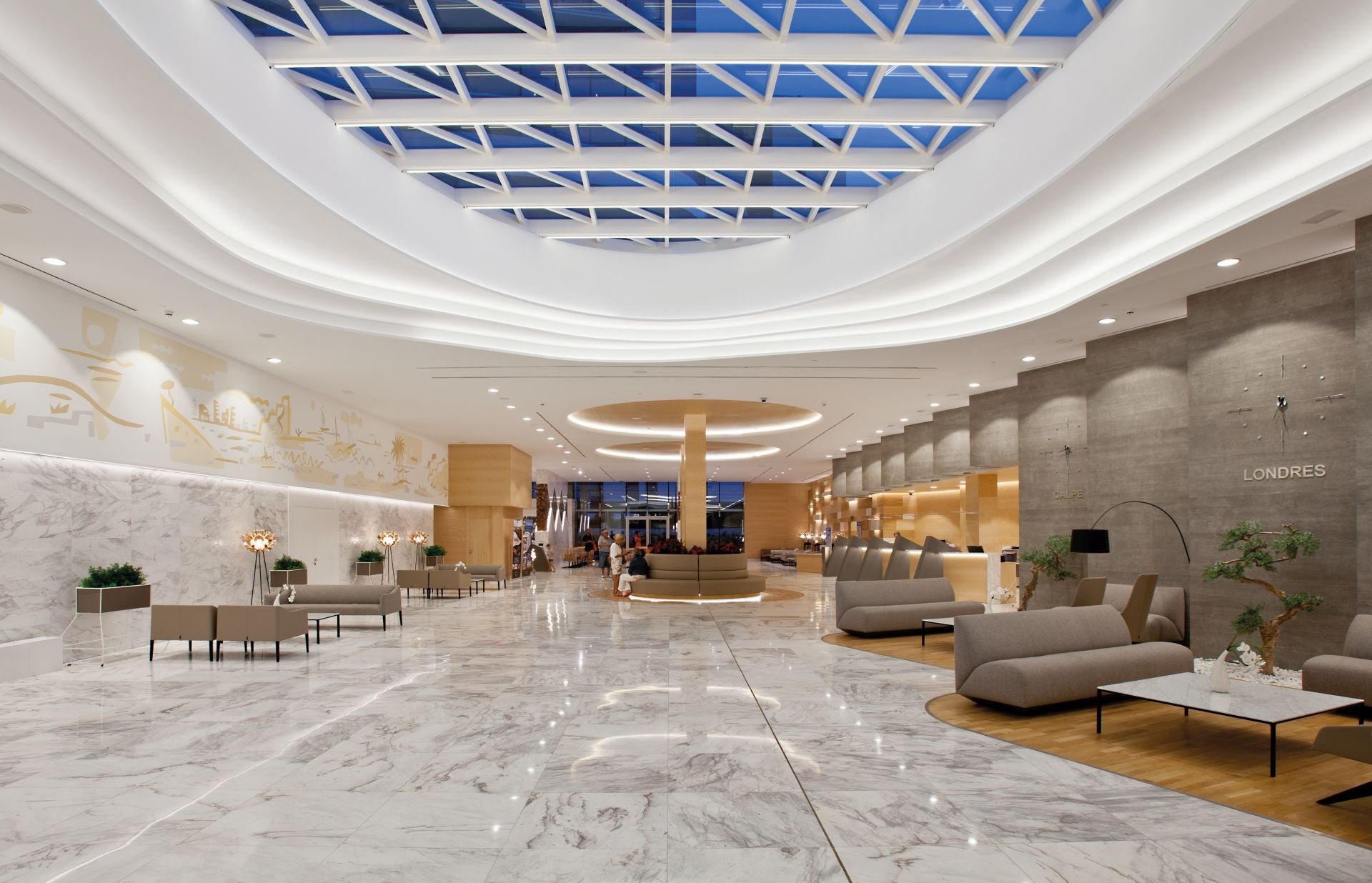 La vuelta al mundo sentados en muebles valencianos