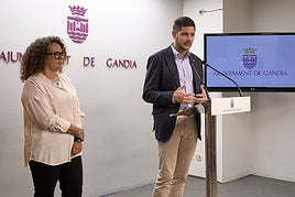 Prieto e Izquierdo durante la presentación de los cambios.