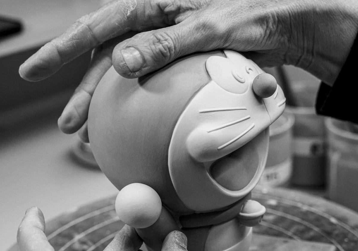 Imagen principal - Doraemon, el gato cósmico, se valencianiza