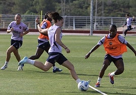 Entrenamiento del Levante femenino en Buñol.