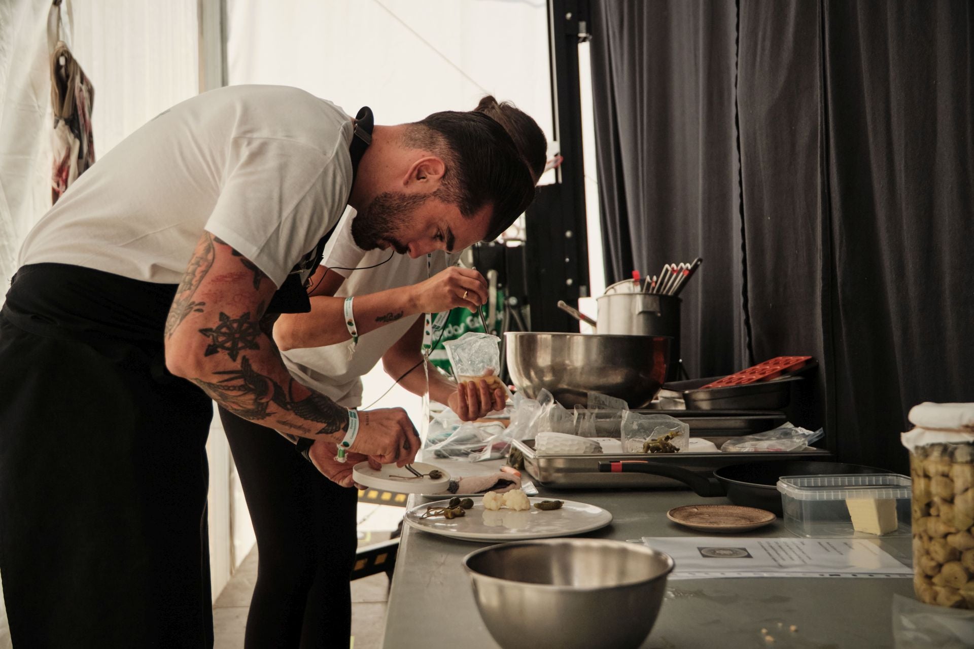 La paella más solidaria con la zona cero se cocina a 600 kilómetros de Valencia