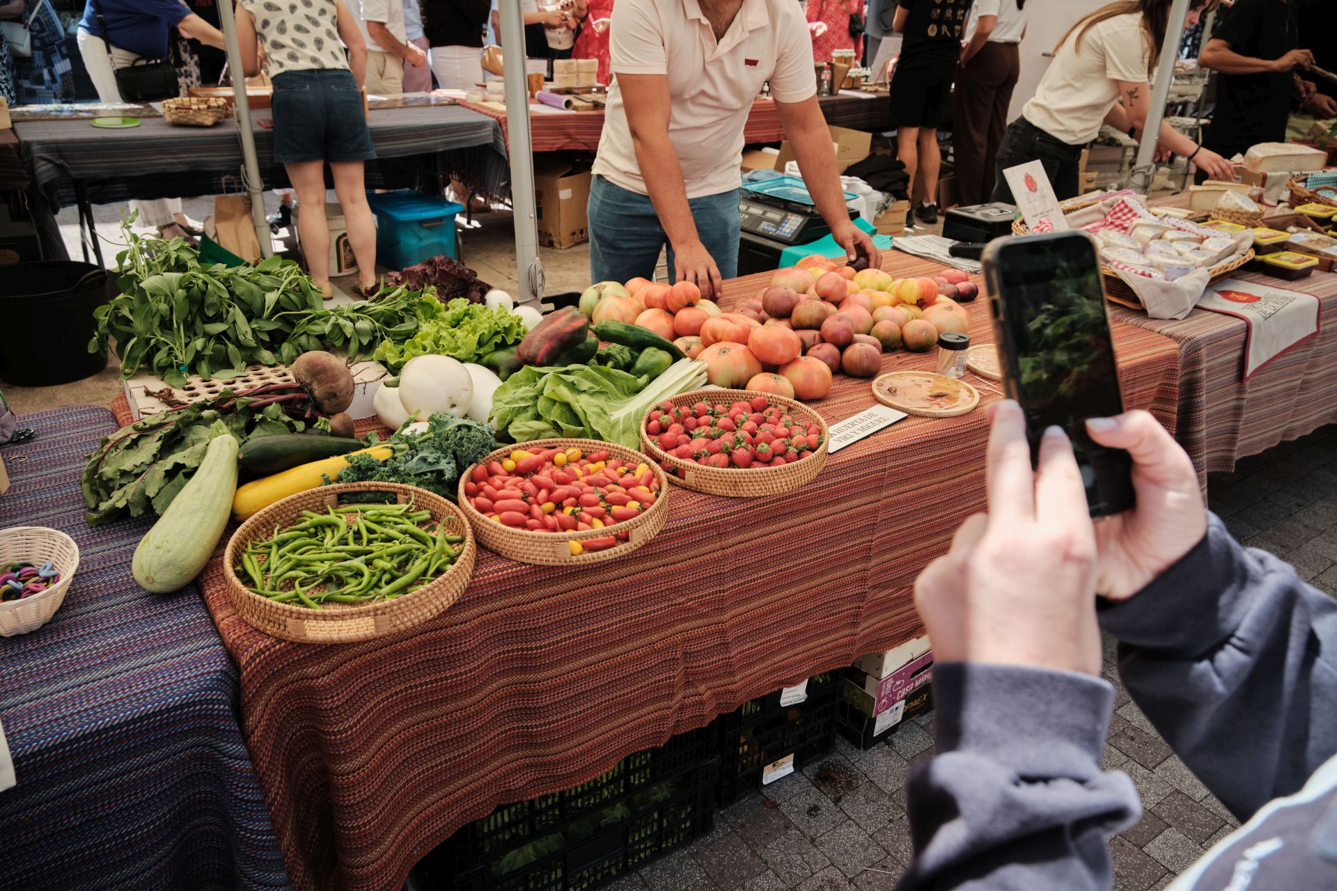 La paella más solidaria con la zona cero se cocina a 600 kilómetros de Valencia