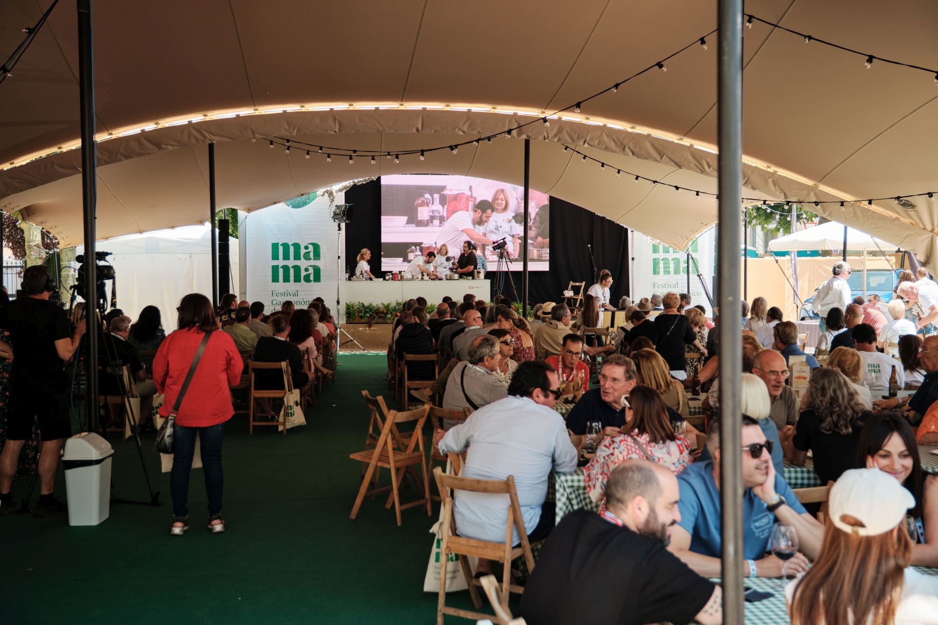 La paella más solidaria con la zona cero se cocina a 600 kilómetros de Valencia