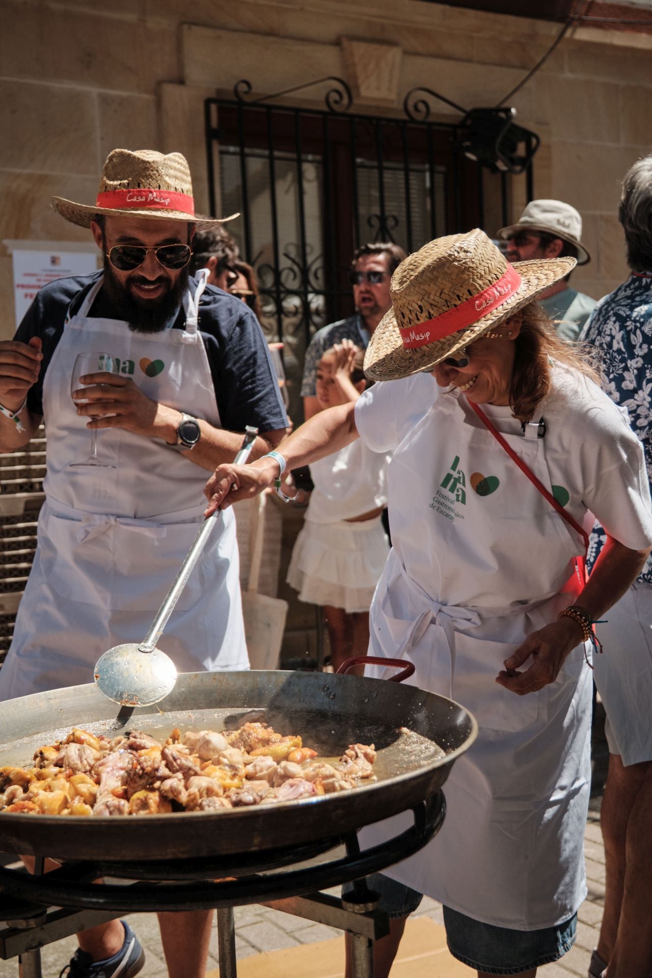 La paella más solidaria con la zona cero se cocina a 600 kilómetros de Valencia
