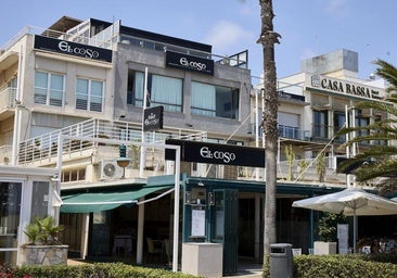 Un herido por inhalación de humo tras el incendio de un restaurante de la Malvarrosa