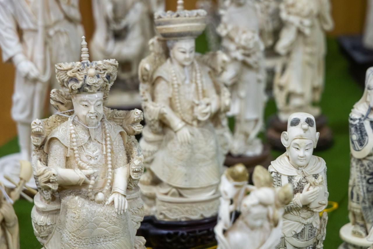 Golpe al tráfico ilegal de piezas de marfil tras la incautación de 127 piezas en un local de Valencia