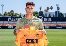Vicent Abril, portero del Valencia Mestalla.