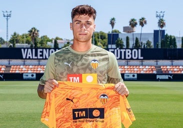 El Valencia blinda a Vicent Abril, el prometedor portero del Mestalla