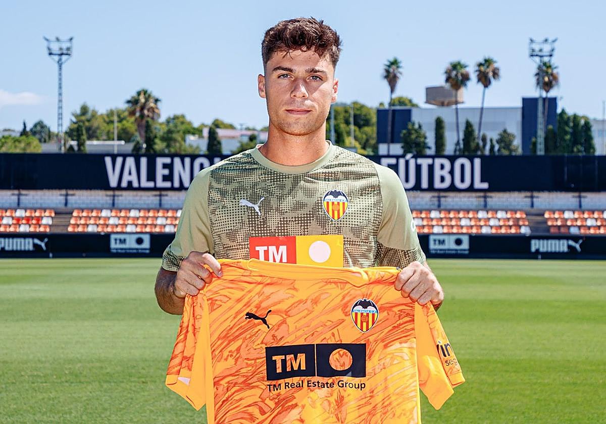 Vicent Abril, portero del Valencia Mestalla.