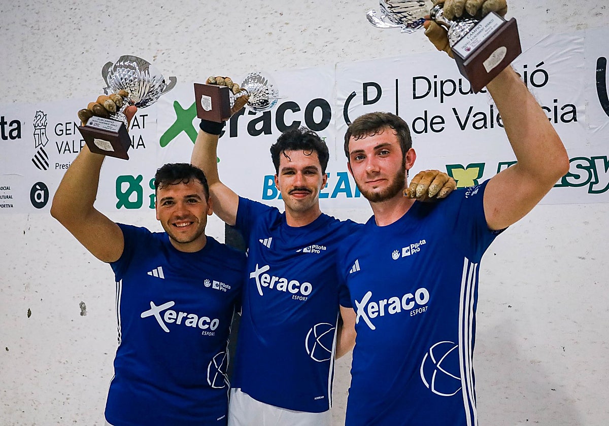 El equipo azul celebra el campeonato