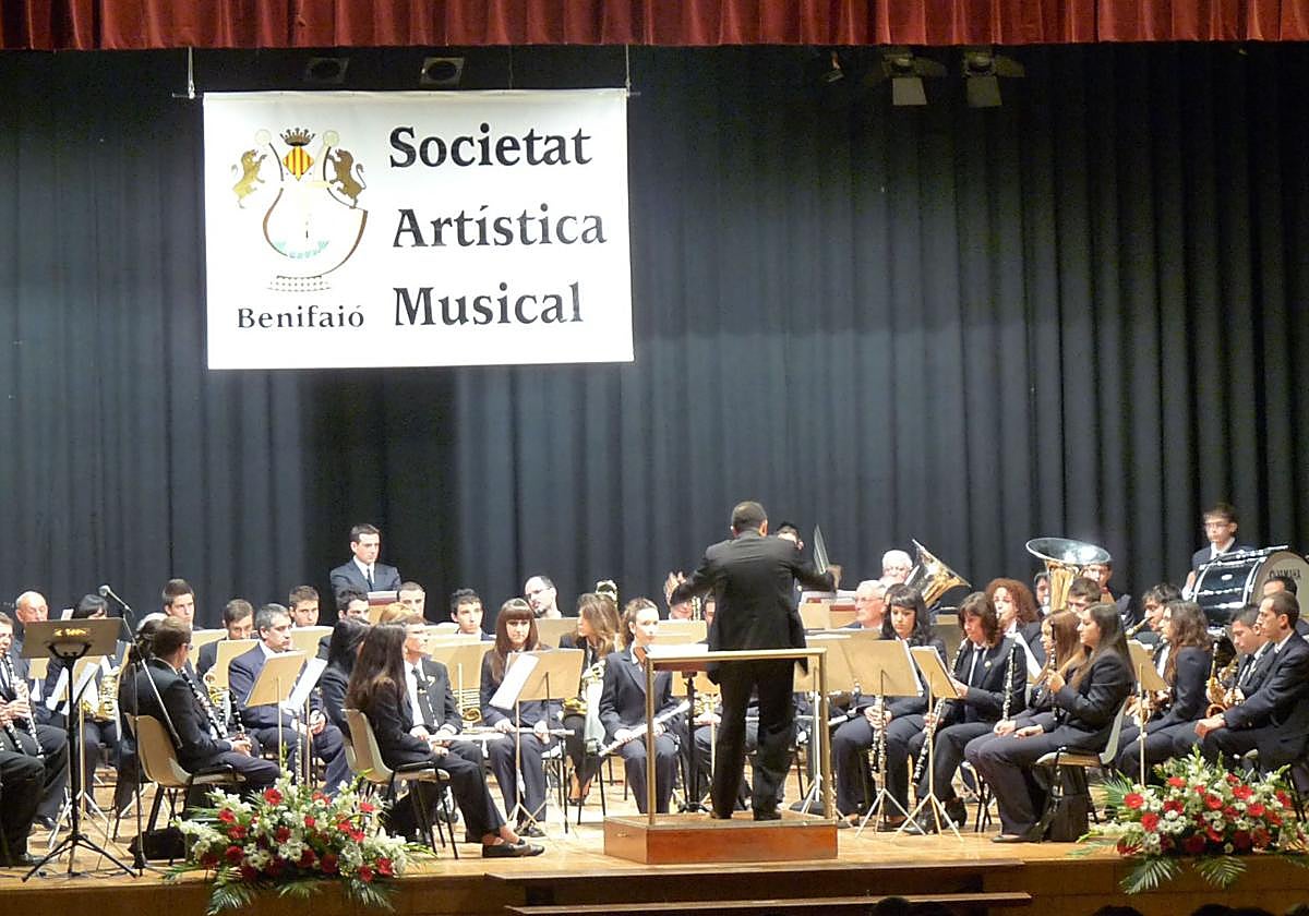 Imagen de archivo de la banda de Benifaió celebrando su fiesta.