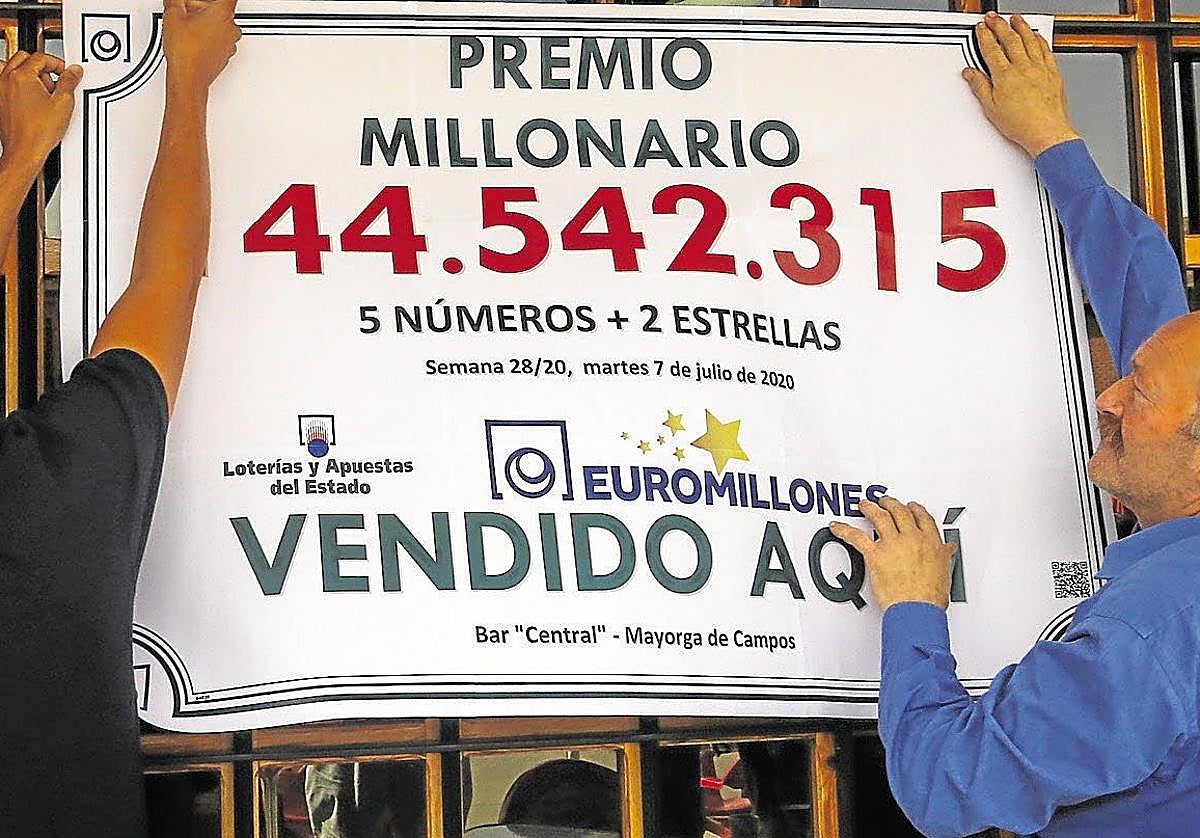 Varios ganadores de un premio de Euromillones.