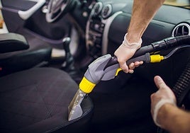 El truco definitivo para quitar la molesta arena de playa del coche