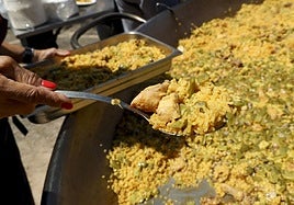 Paella gigante para 500 personas que hicieron para recaudar dinero para la DANA.