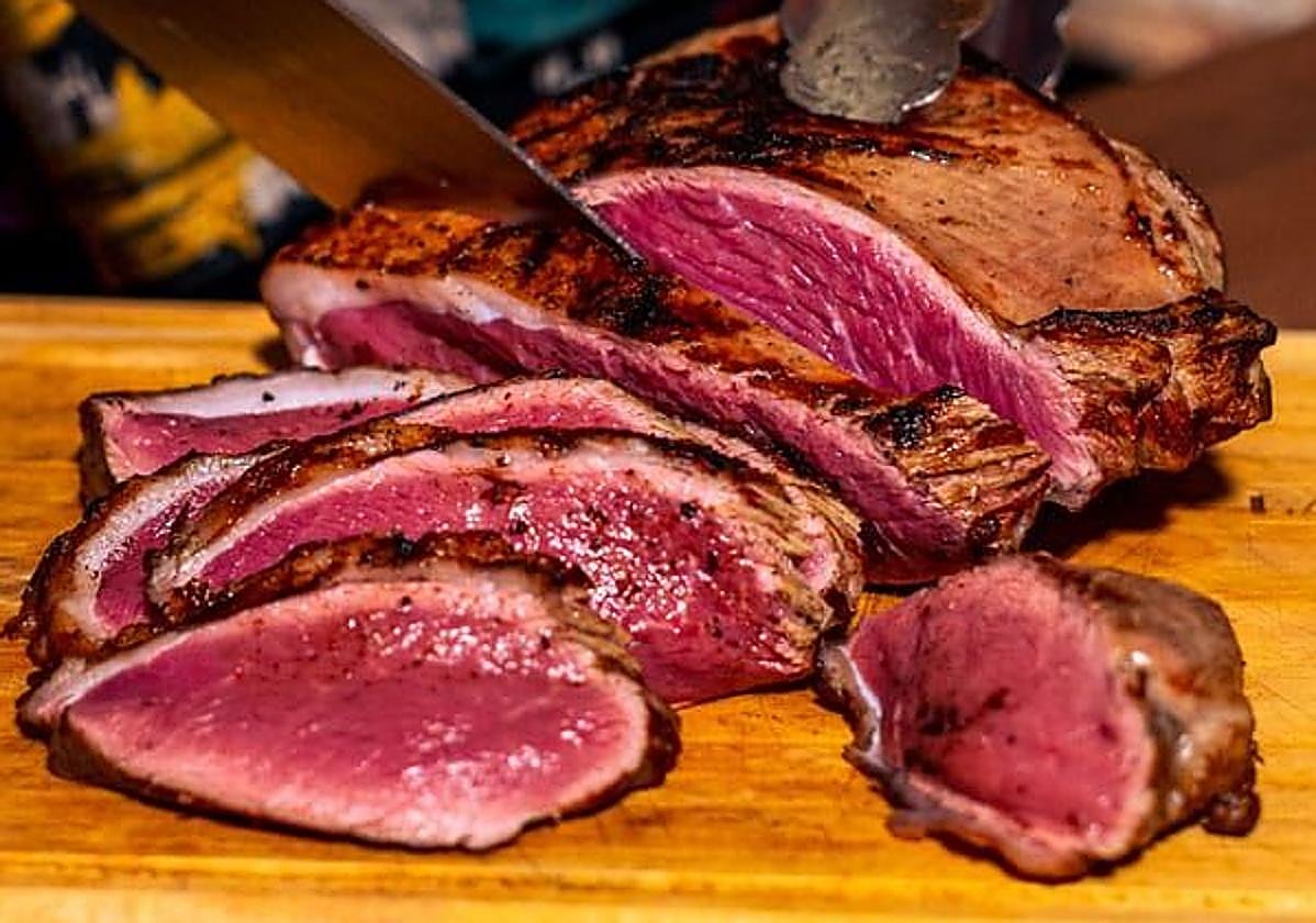 Carne a la brasa, imagen de recurso.