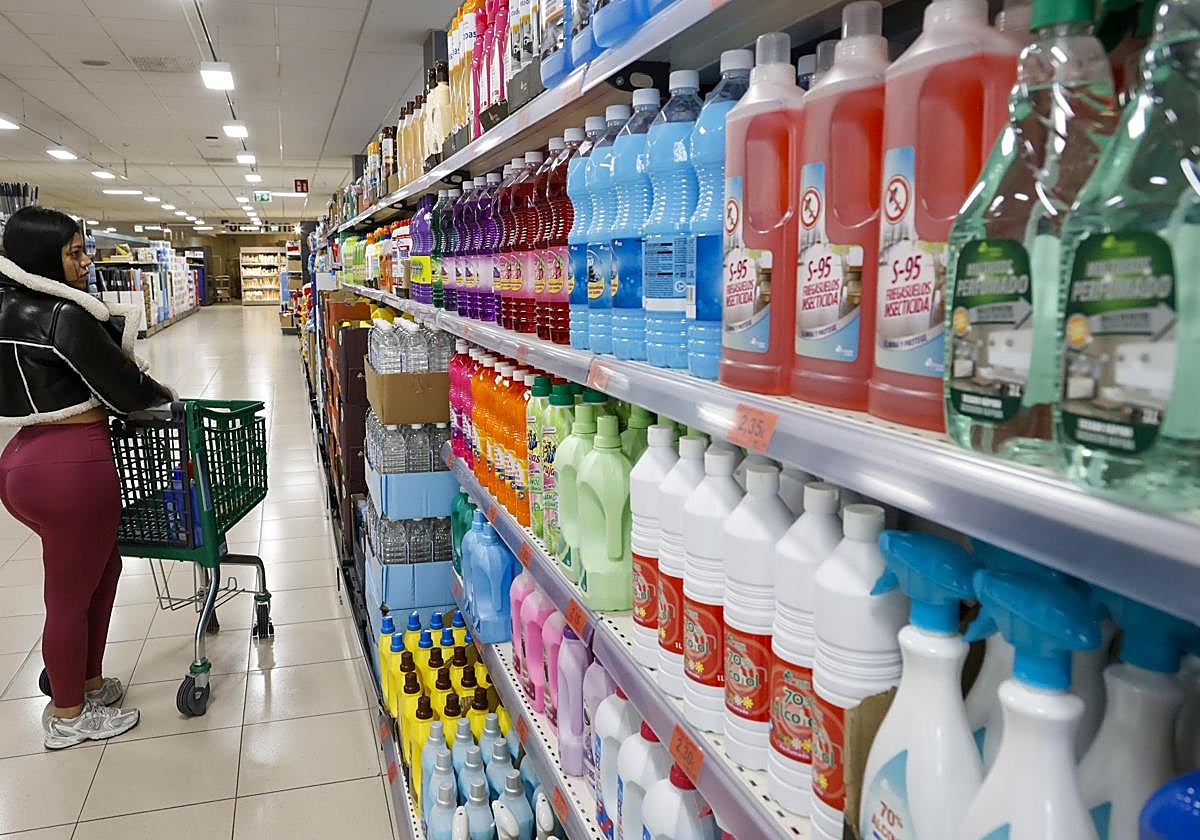 Sección de limpieza del Mercadona.