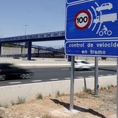Cartel de aviso de un radar.