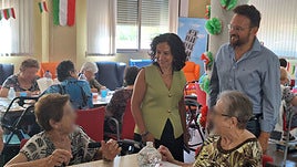 Un momento de la visita de las autoridades al Centro de Día.