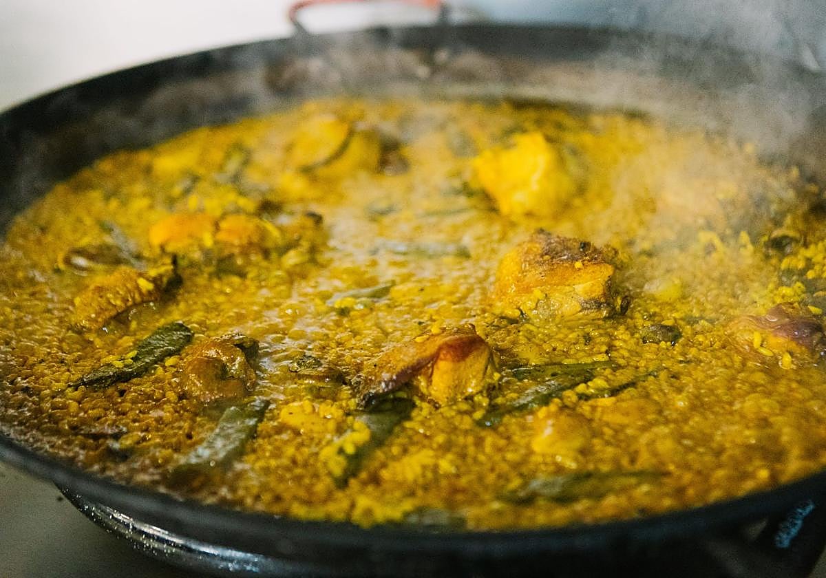 Una paella en una imagen de archivo.