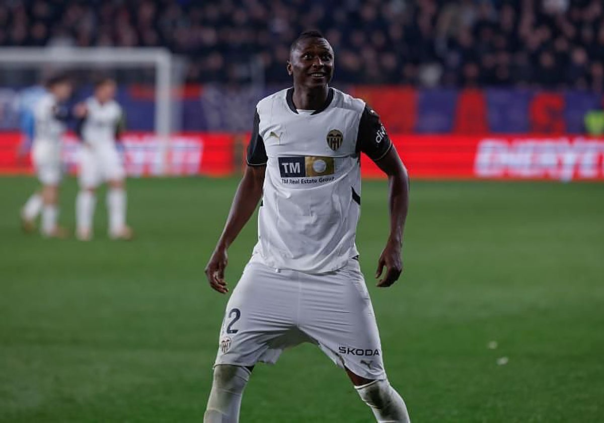 Sadiq celebra tras su gol en Pamplona