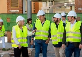 La vicepresidenta Natàlia Enguix, visitando las obras en Manises.