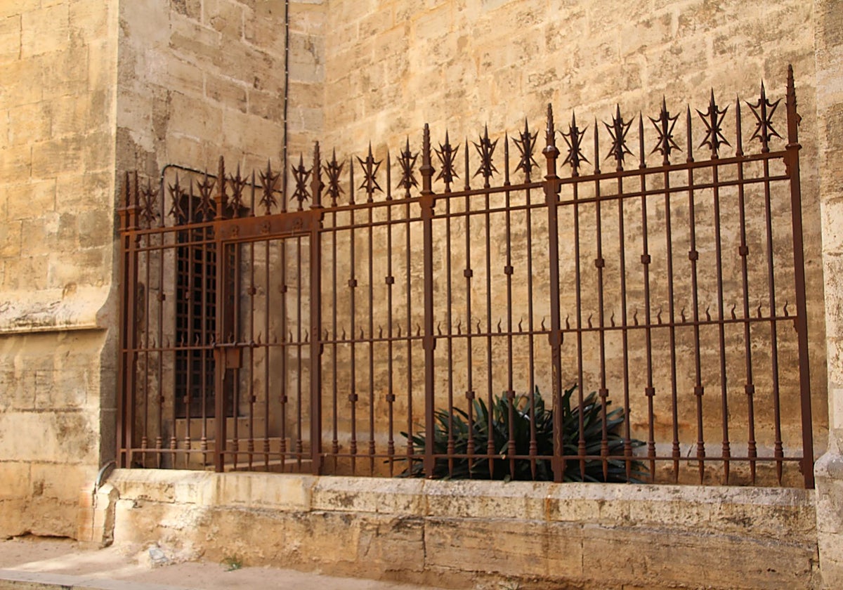 Puerta que se abrirá al público recayente a la calle Miguelete.