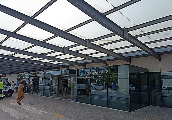 Entrada por la que se accede a la futura unidad de enfermos de ELA.