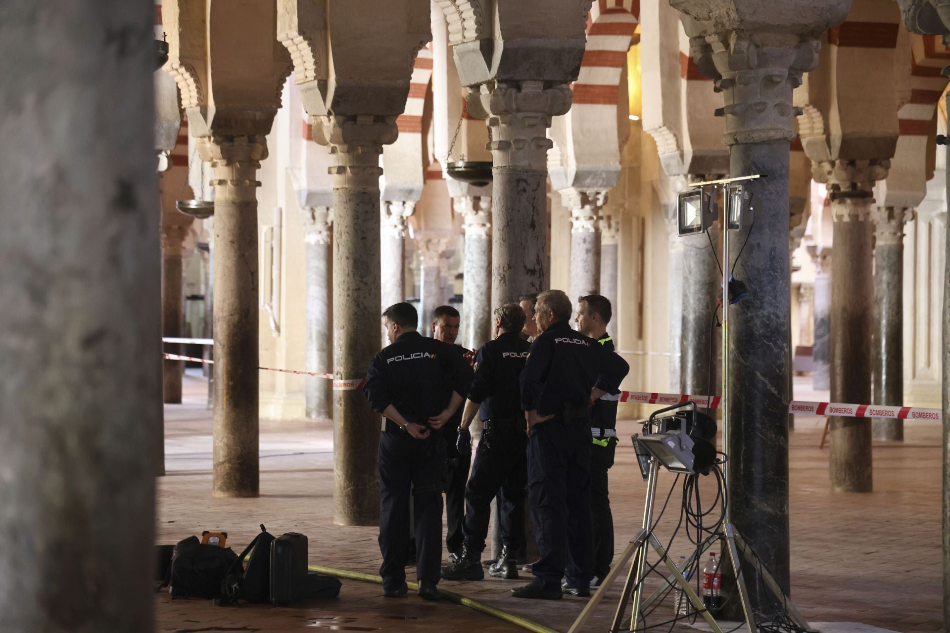 Así ha quedado por dentro la mezquita de Córdoba tras el incendio