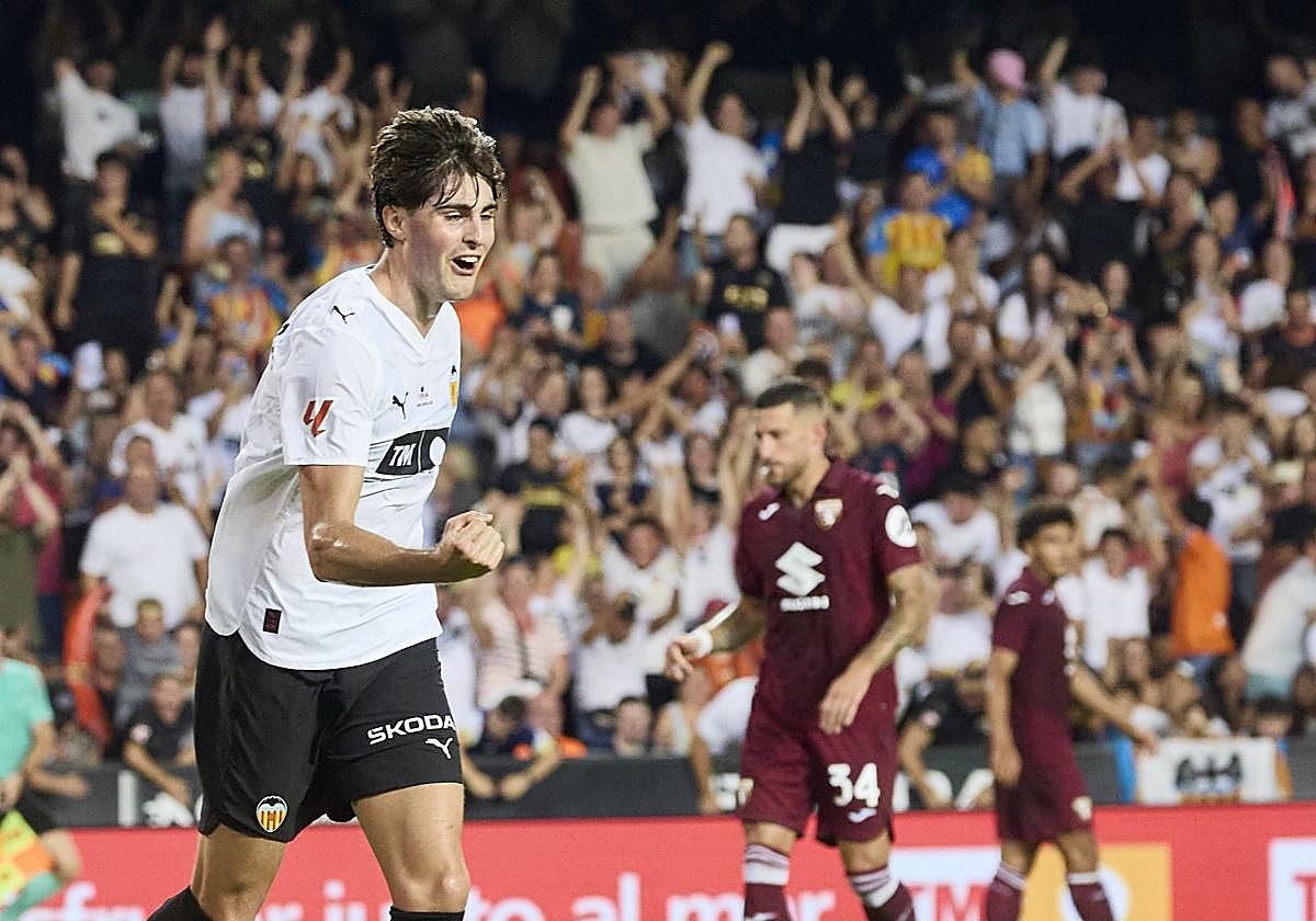 Javi Guerra, celebrando su gol ante el Torino.
