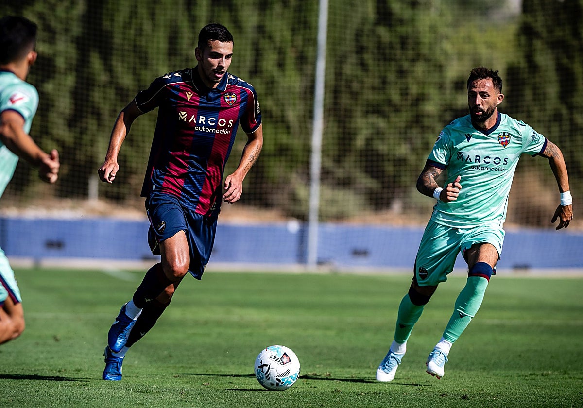 Matías Moreno, durante un partido entre jugadores del Levante.