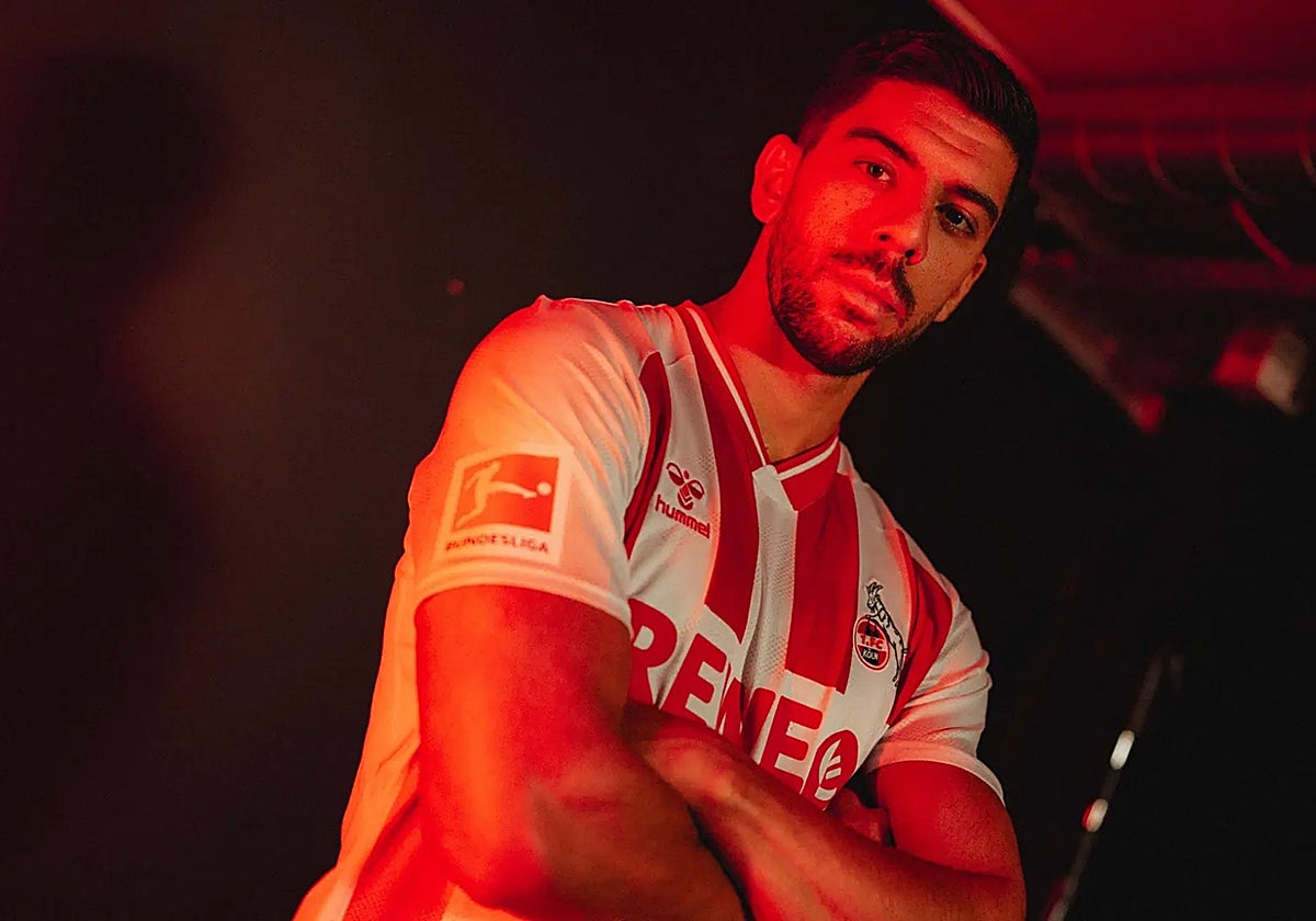 Cenk Özkacar, con su nueva camiseta del Colonia.