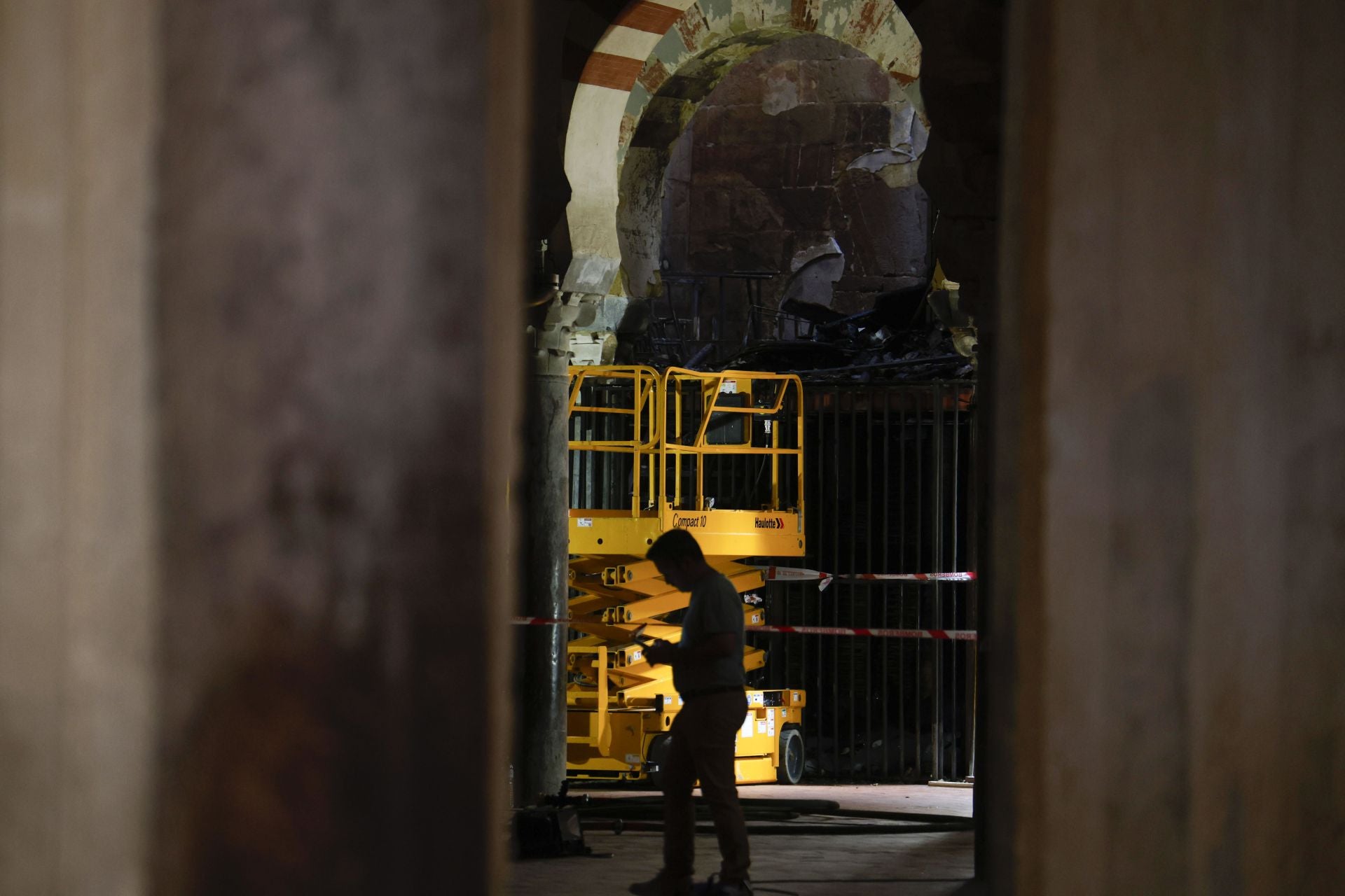 Así ha quedado por dentro la mezquita de Córdoba tras el incendio
